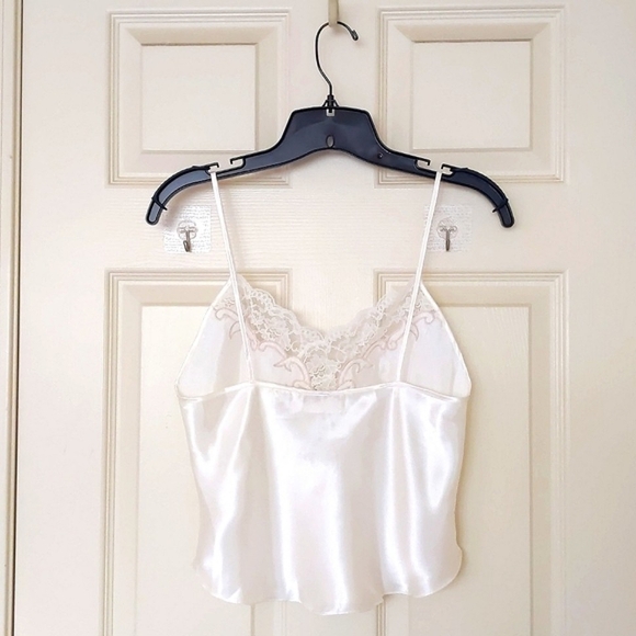 NWT. Victoria's Secret Cream Satin Embroidery and Lace Cami and Robe Set. - Picture 8 of 10